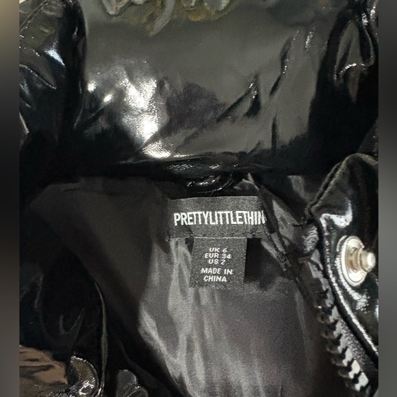 NWT PRETTYLITTLETHING Women's Black Vinyl Bubble Puffer Jacket-6 UK 2 US - Picture 4 of 8